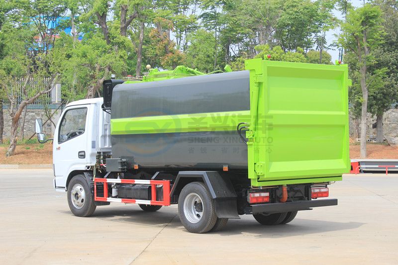藍(lán)牌7.5方東風(fēng)多利卡壓縮式掛桶垃圾車