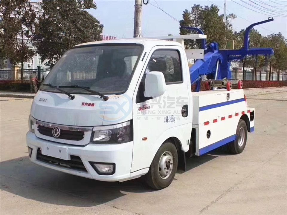東風(fēng)逸圖拖吊聯(lián)體清障車