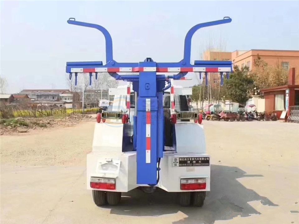 東風(fēng)逸圖拖吊聯(lián)體清障車
