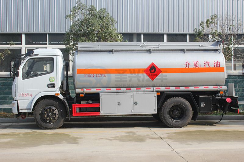 東風(fēng)多利卡10噸加油車(chē)