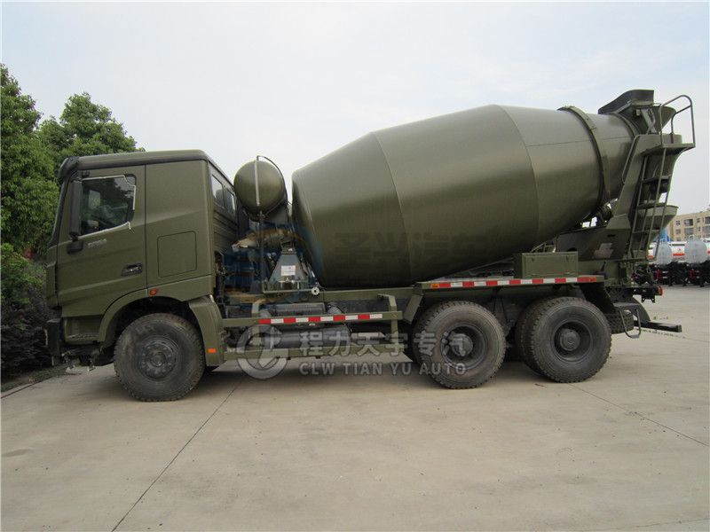 北奔重卡后雙橋攪拌車12方