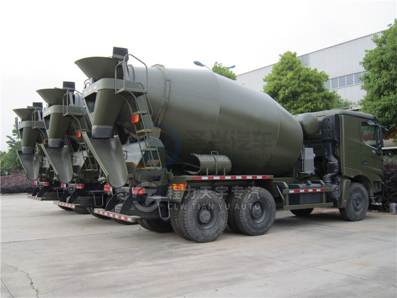 北奔重卡后雙橋攪拌車12方