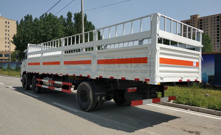 東風嘉運9米6氣瓶運輸車