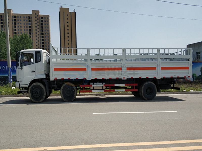 東風嘉運9米6氣瓶運輸車