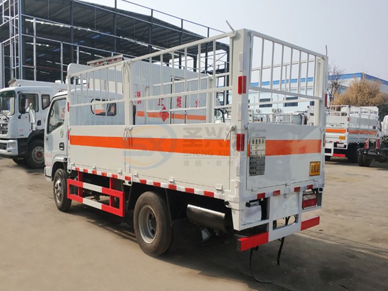 東風(fēng)多利卡4米氣瓶運(yùn)輸車(chē)