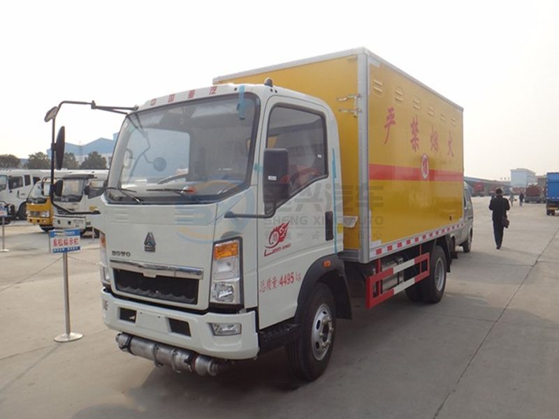 重汽豪沃4米1爆破器材運(yùn)輸車