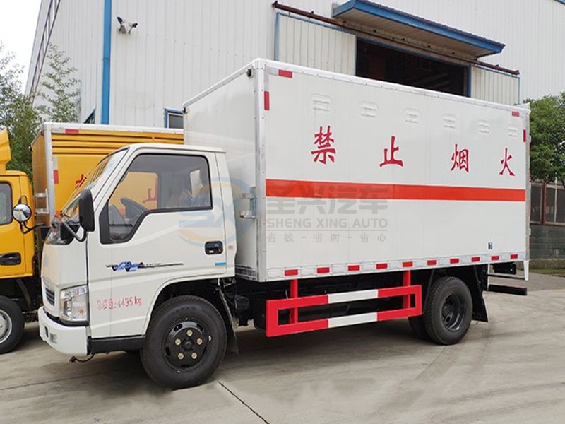 江鈴順達(dá)爆破器材運(yùn)輸車