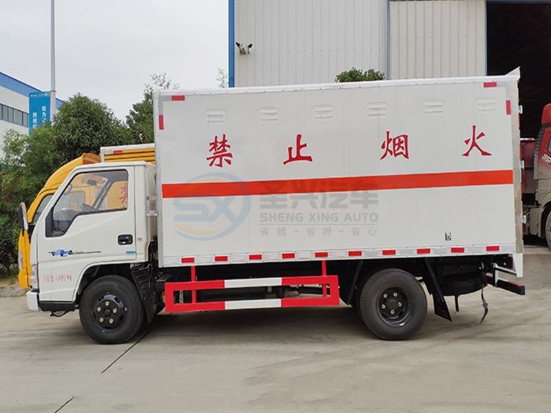 江鈴順達(dá)爆破器材運(yùn)輸車