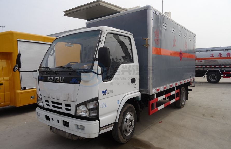 慶鈴五十鈴5.1米爆破器材運(yùn)輸車