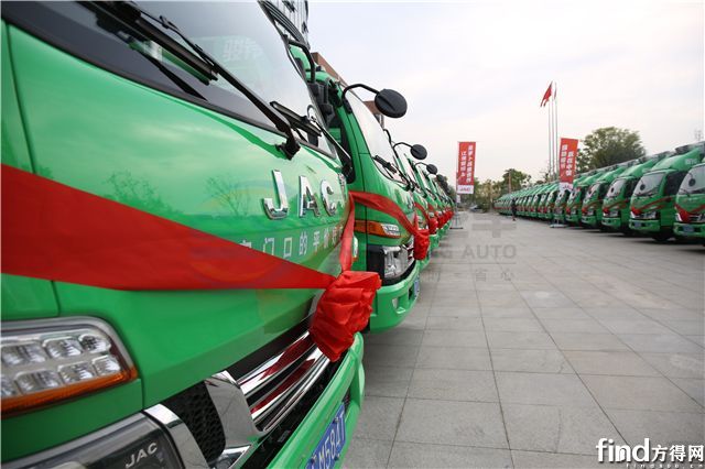 首批300臺(tái)駿鈴冷鏈車交付3