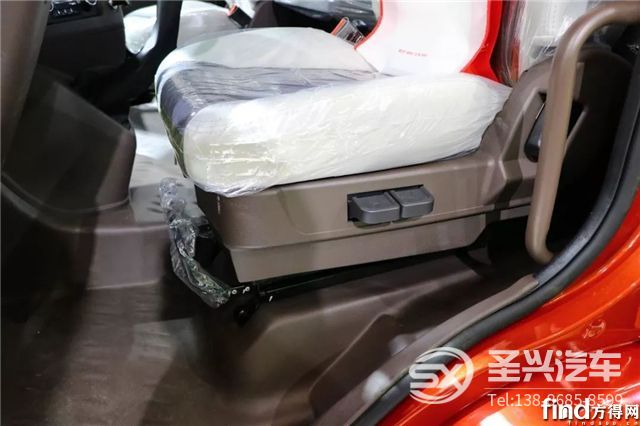 乘龍H5高頂雙臥大單橋快遞車，樹立行業(yè)新標(biāo)桿！6