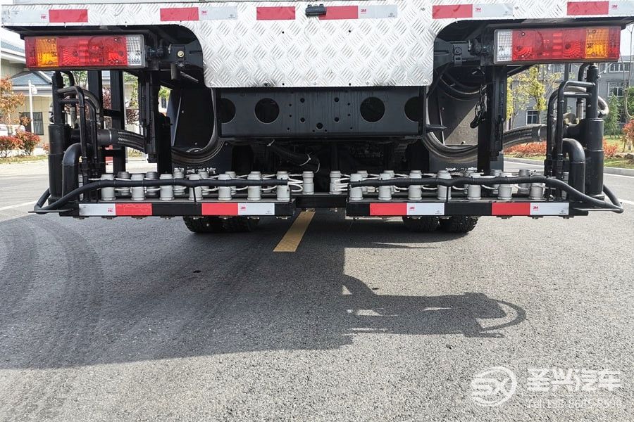 陜汽軒德12噸瀝青灑布車