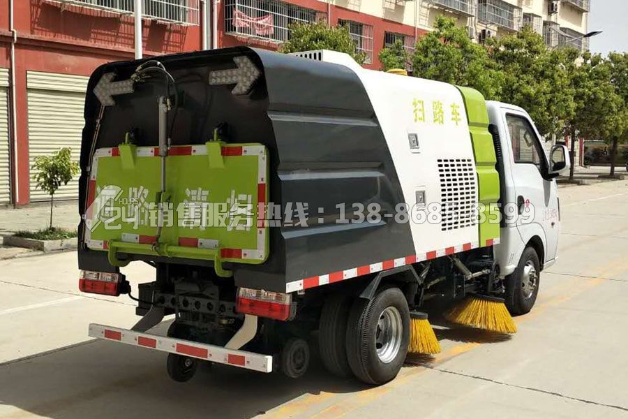東風(fēng)途逸2噸小型掃路車(chē)