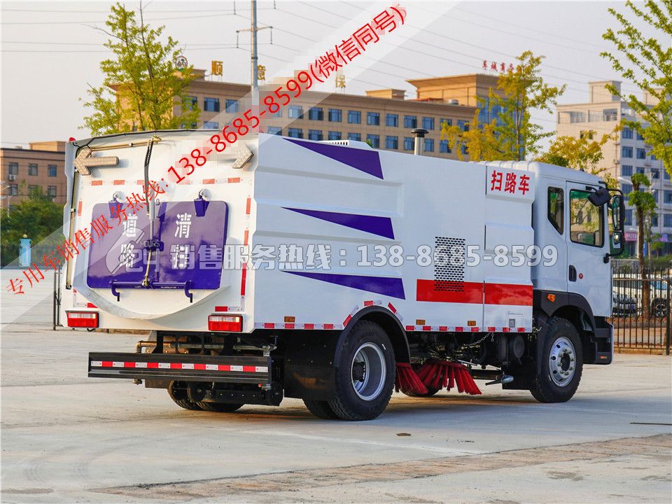 東風(fēng)多利卡D9掃路車(chē)