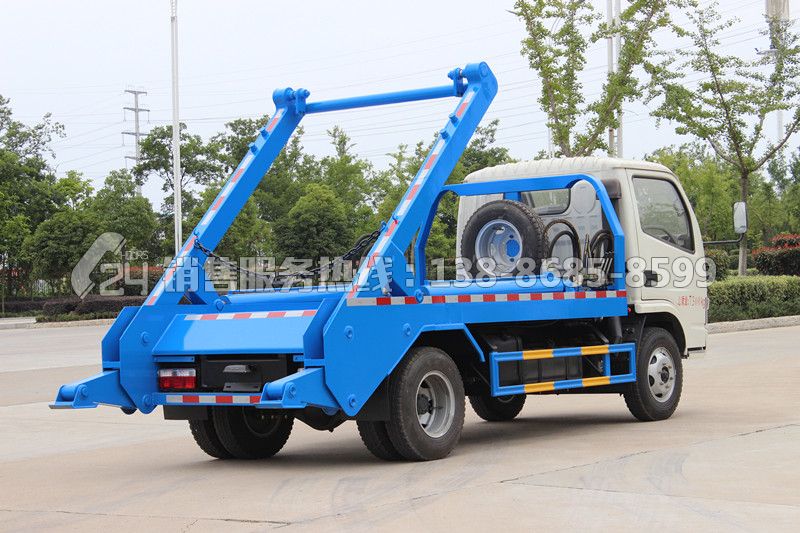 東風(fēng)小多利卡擺臂垃圾車