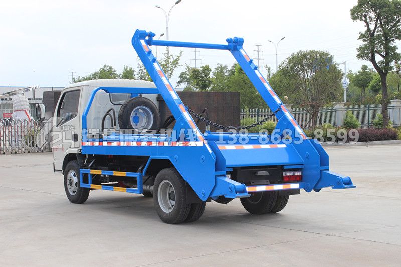 東風(fēng)小多利卡擺臂垃圾車