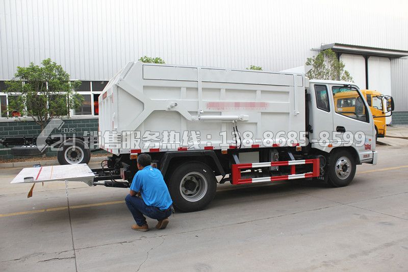 凱馬福運(yùn)來(lái)自卸式垃圾轉(zhuǎn)運(yùn)車(chē)