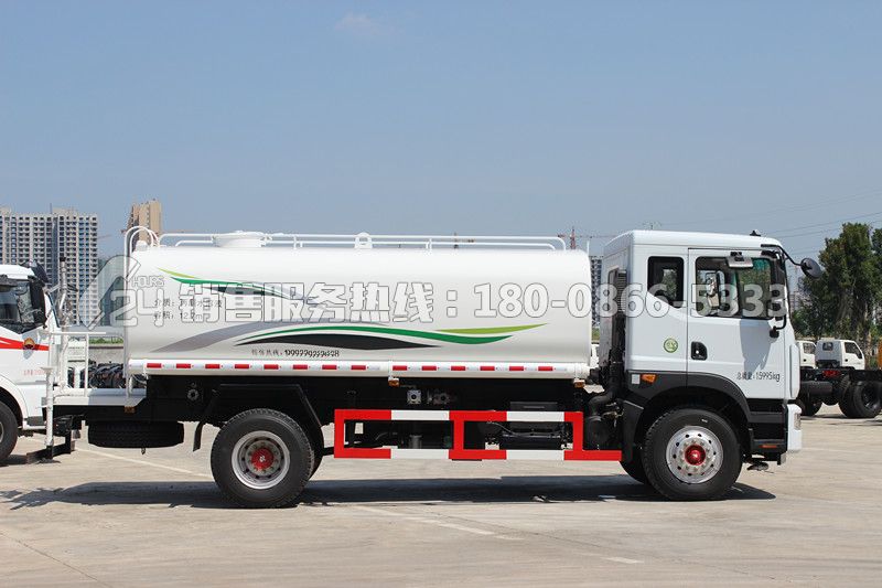 東風(fēng)多利卡D9灑水車(chē)15立方