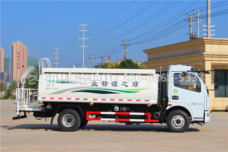 東風多利卡D7灑水車8方
