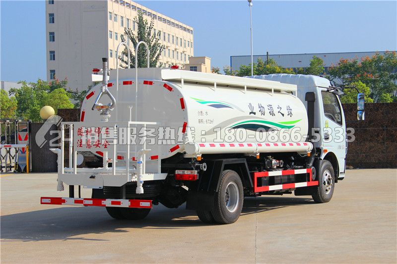 東風多利卡D7灑水車8方