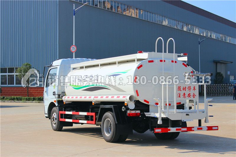 東風多利卡D7灑水車8方