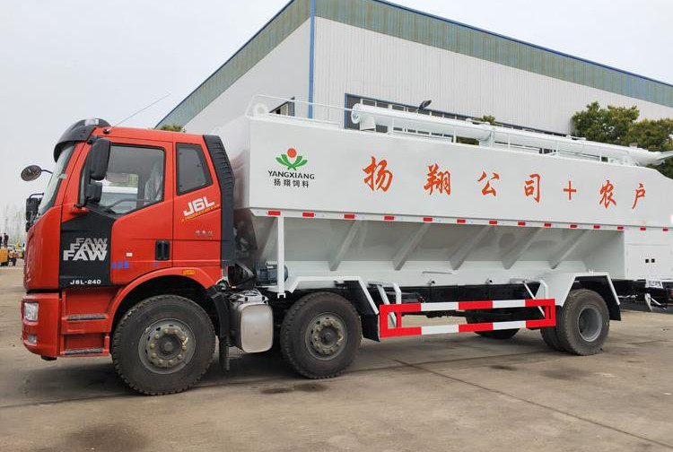 解放J6前四后四散裝飼料運(yùn)輸車30方