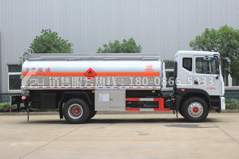 東風(fēng)多利卡D9運(yùn)油車