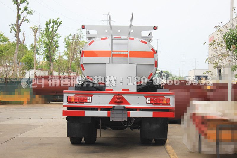 北奔油罐車
