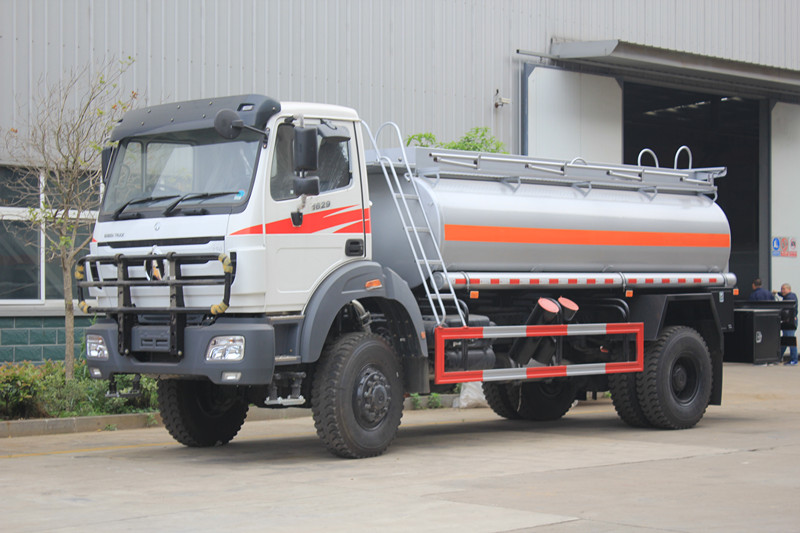 北奔油罐車