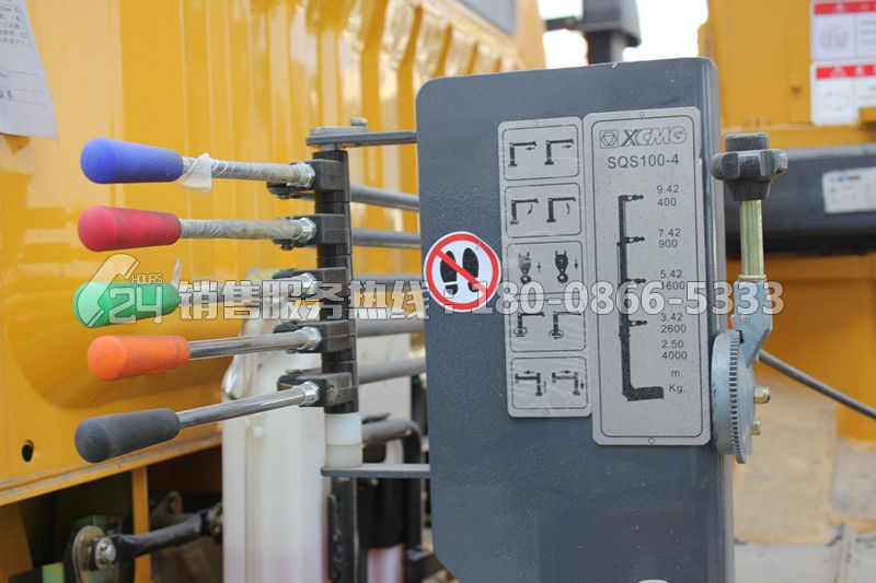 東風(fēng)多利卡D7一拖二清障車(chē)-帶徐工3.2噸吊機(jī)