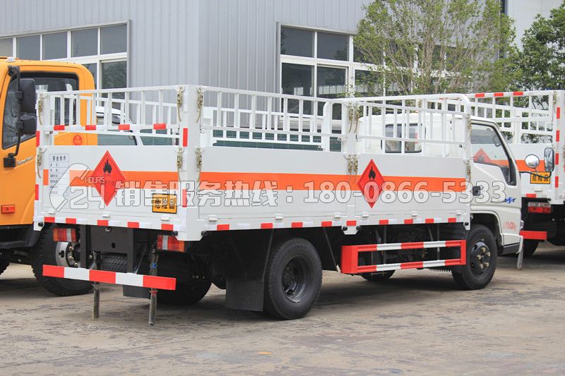 江鈴順達(dá)4米2氣瓶運(yùn)輸車