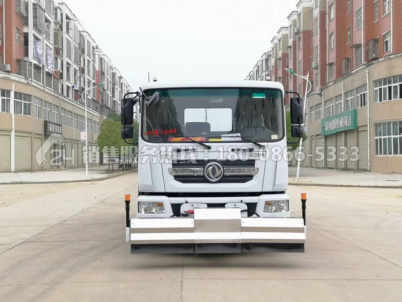國(guó)六-東風(fēng)多利卡D9路面清洗車