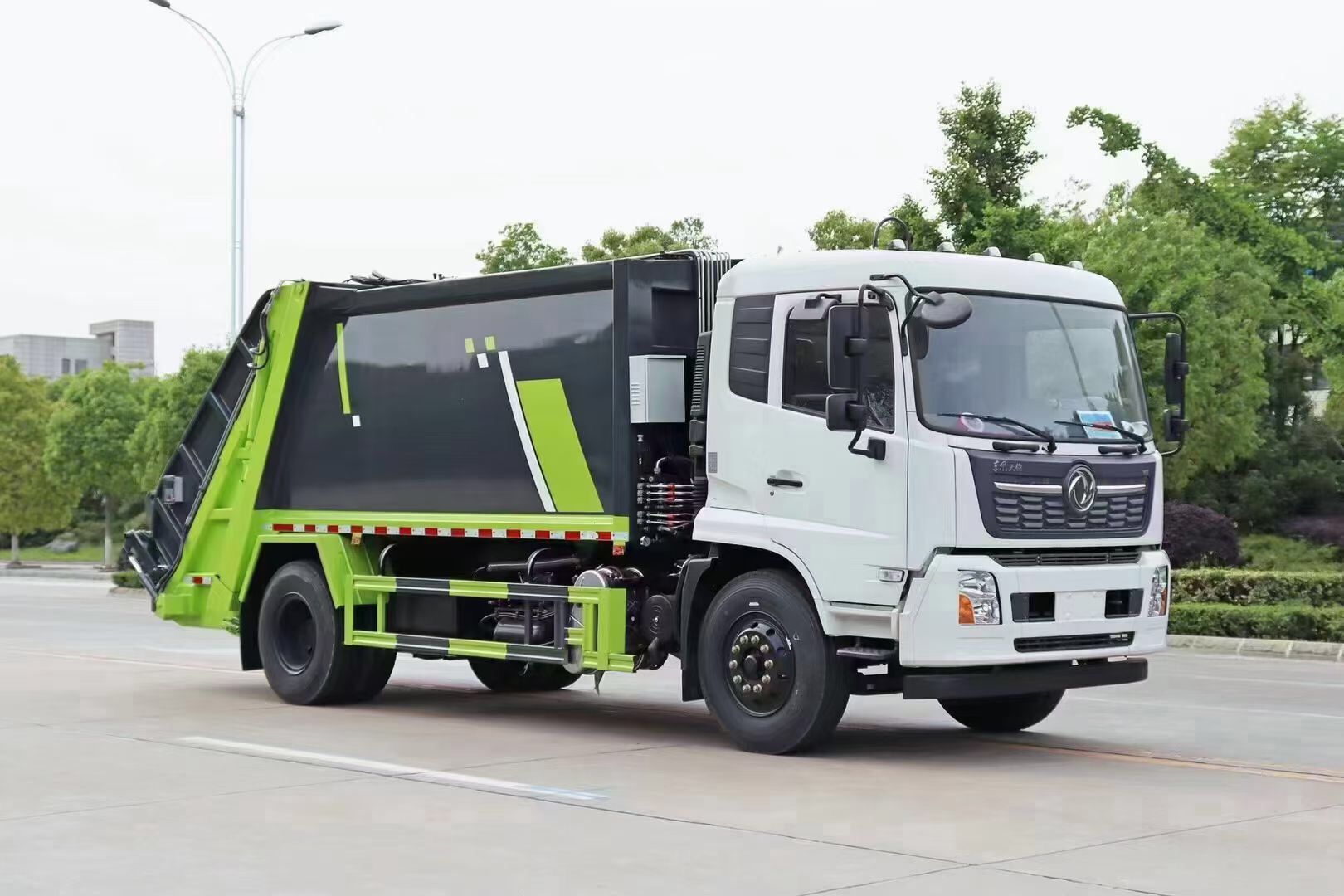 東風(fēng)天錦VR壓縮式垃圾車12-14立方
