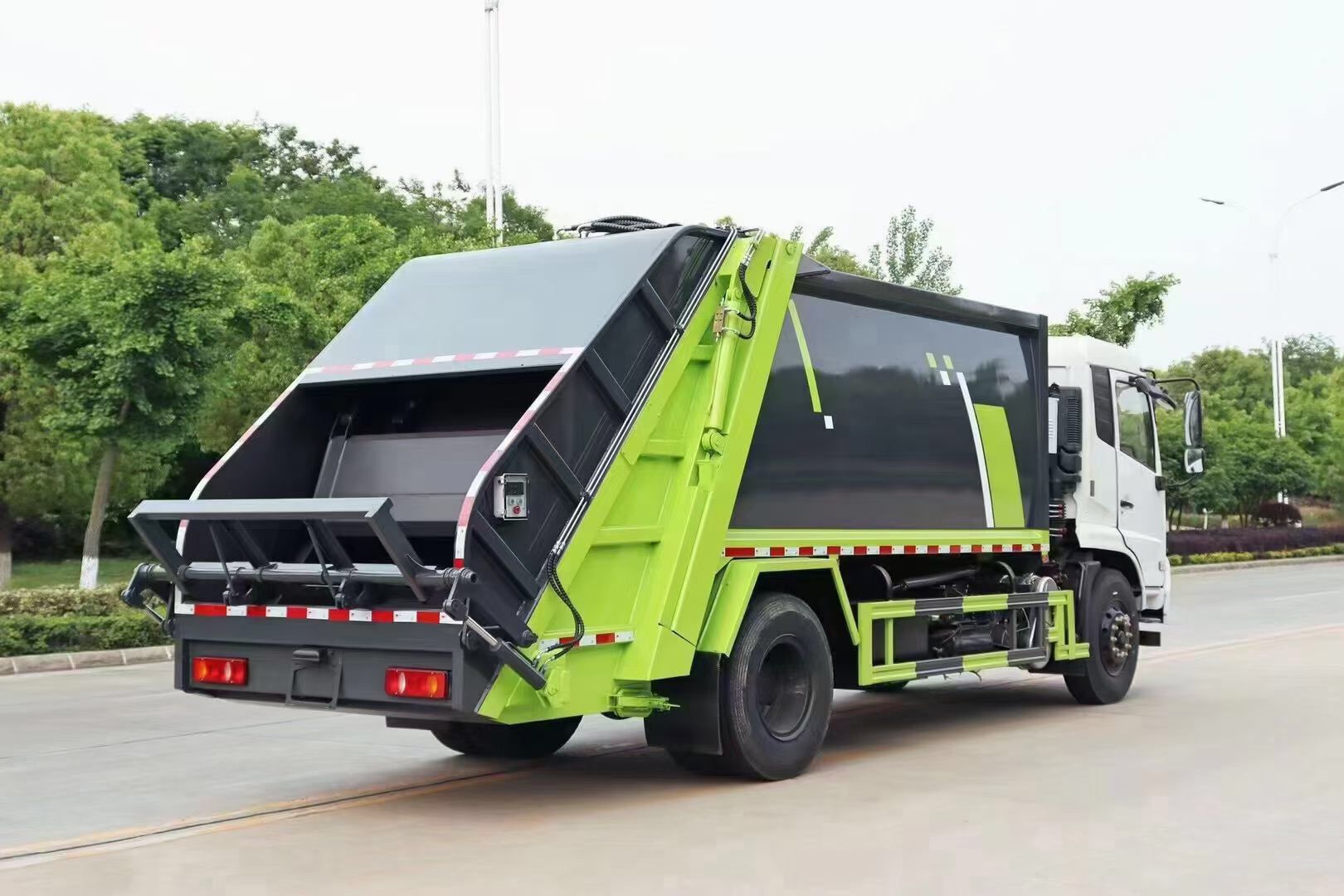 東風(fēng)天錦VR壓縮式垃圾車12-14立方