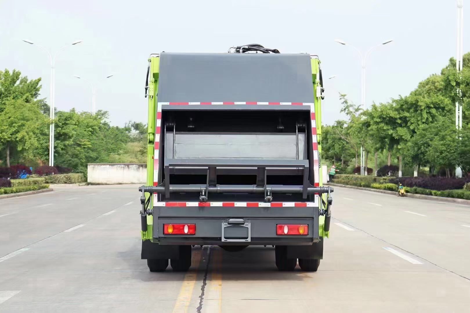 東風(fēng)天錦VR壓縮式垃圾車12-14立方