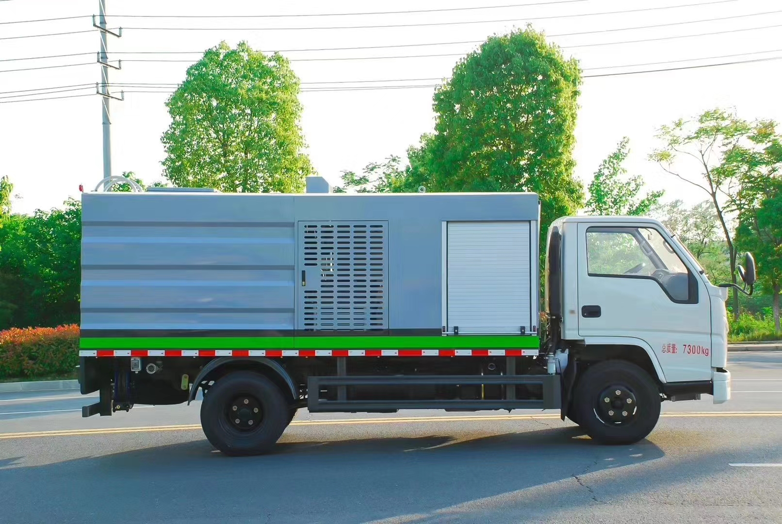 江鈴順達(dá)護(hù)欄清洗車