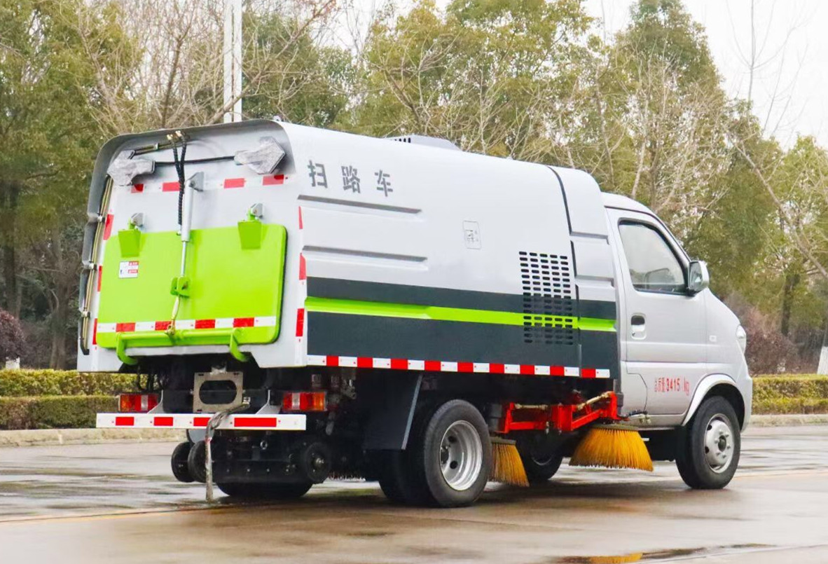 東風(fēng)小康掃路車0.5+1.5方