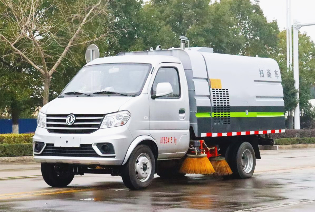 東風(fēng)小康掃路車0.5+1.5方