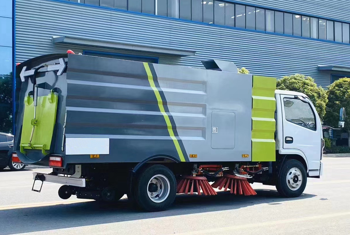 東風多利卡掃路車1.5+4方