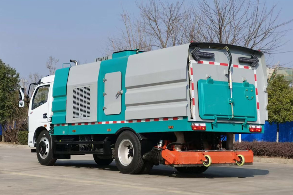 東風(fēng)福瑞卡后置吸塵車1.5+5方