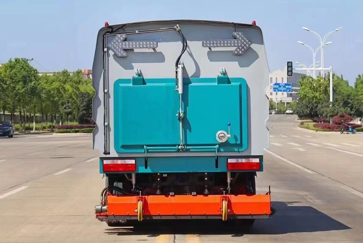東風(fēng)多利卡后置吸塵車(chē)1+4方