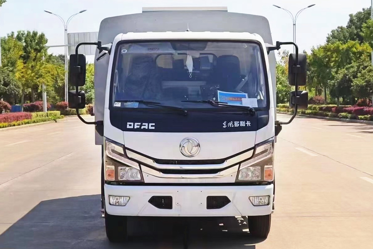 東風(fēng)多利卡后置吸塵車(chē)1+4方