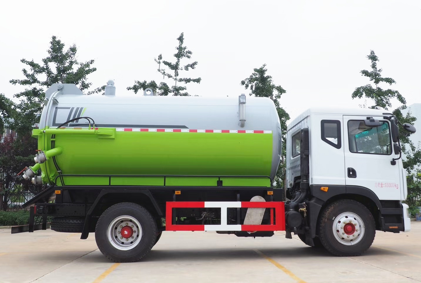 東風(fēng)多利卡D9吸污車11.5方