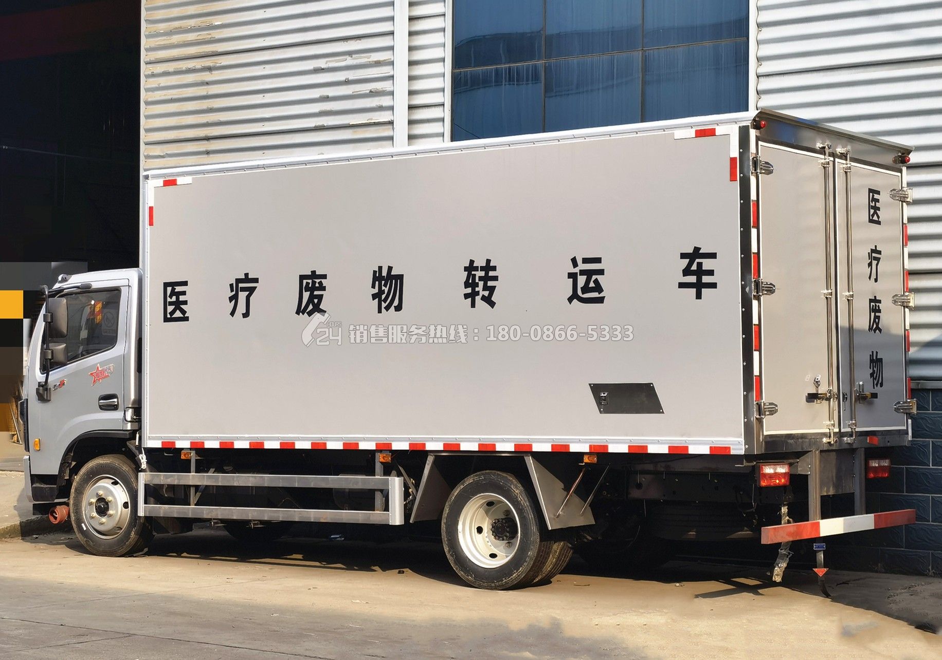 東風多利卡D7醫(yī)療廢物轉(zhuǎn)運車5.2米