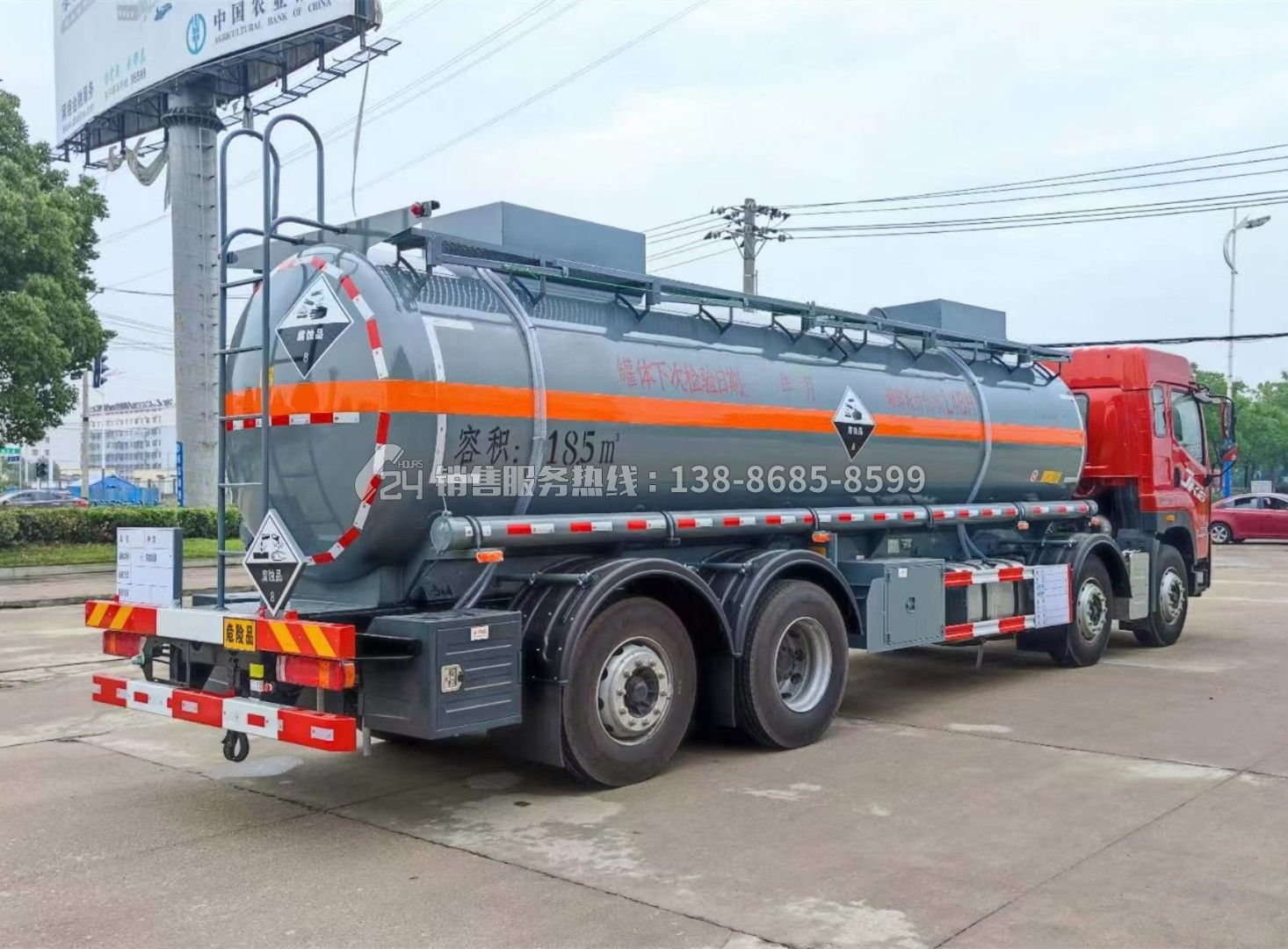 解放JK6腐蝕性物品罐式運(yùn)輸車18.5方