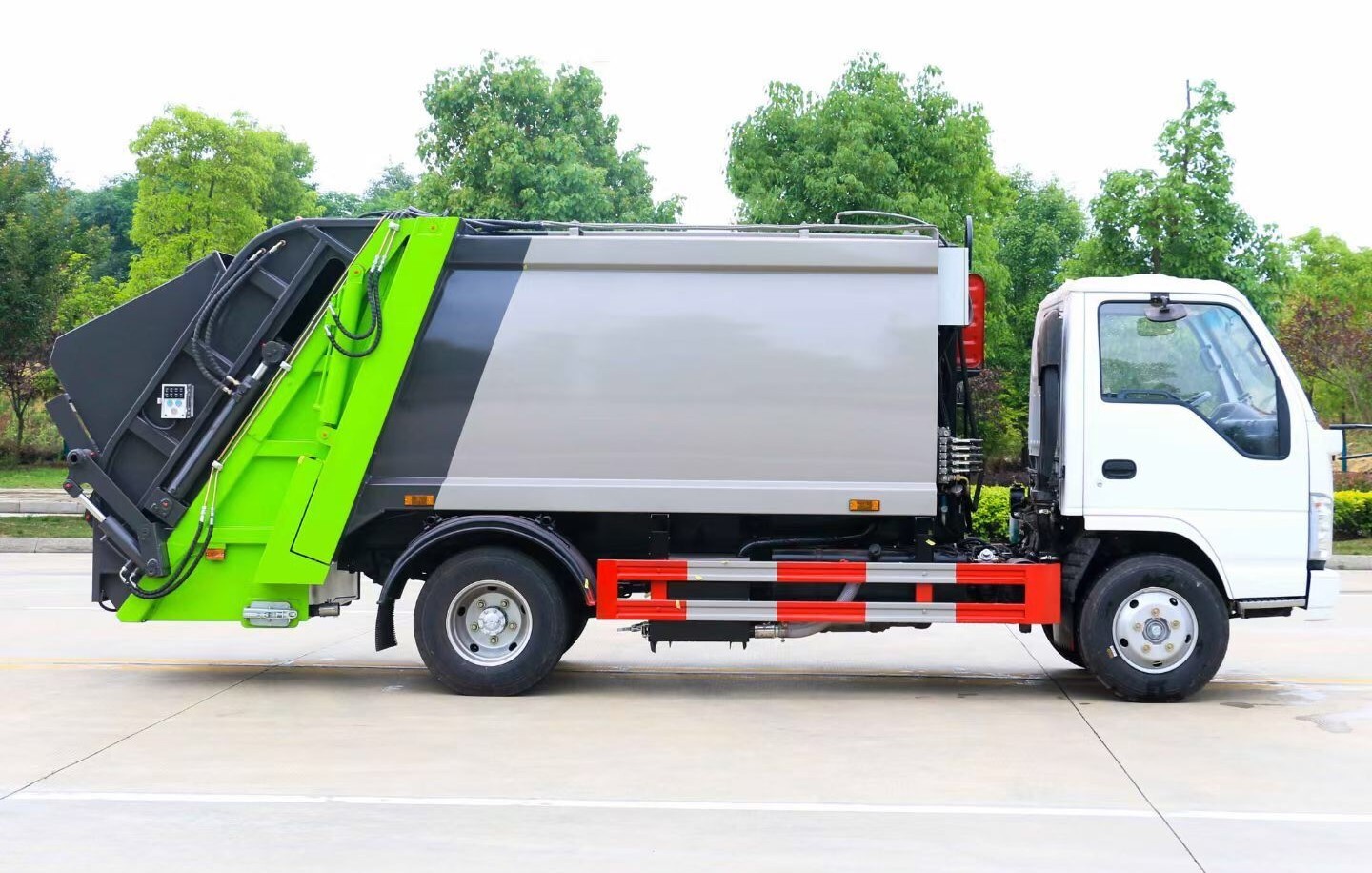 慶鈴五十鈴壓縮式垃圾車6方