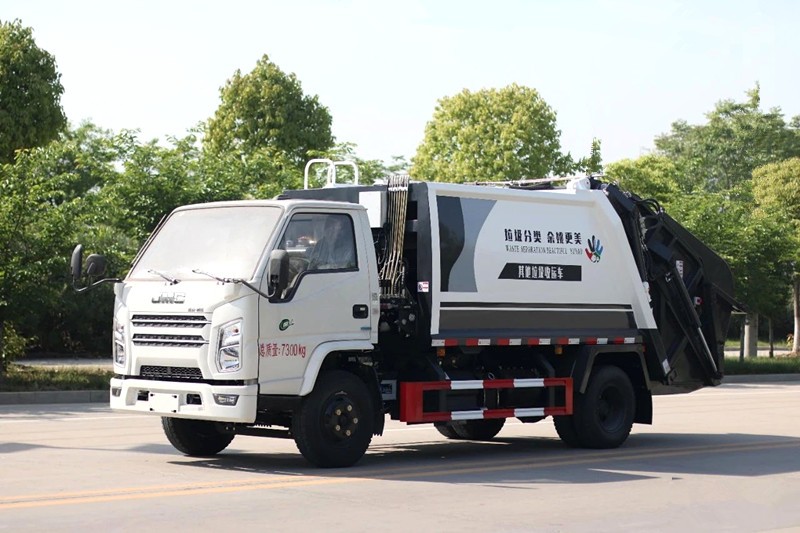 江鈴順達(dá)壓縮式垃圾車6方