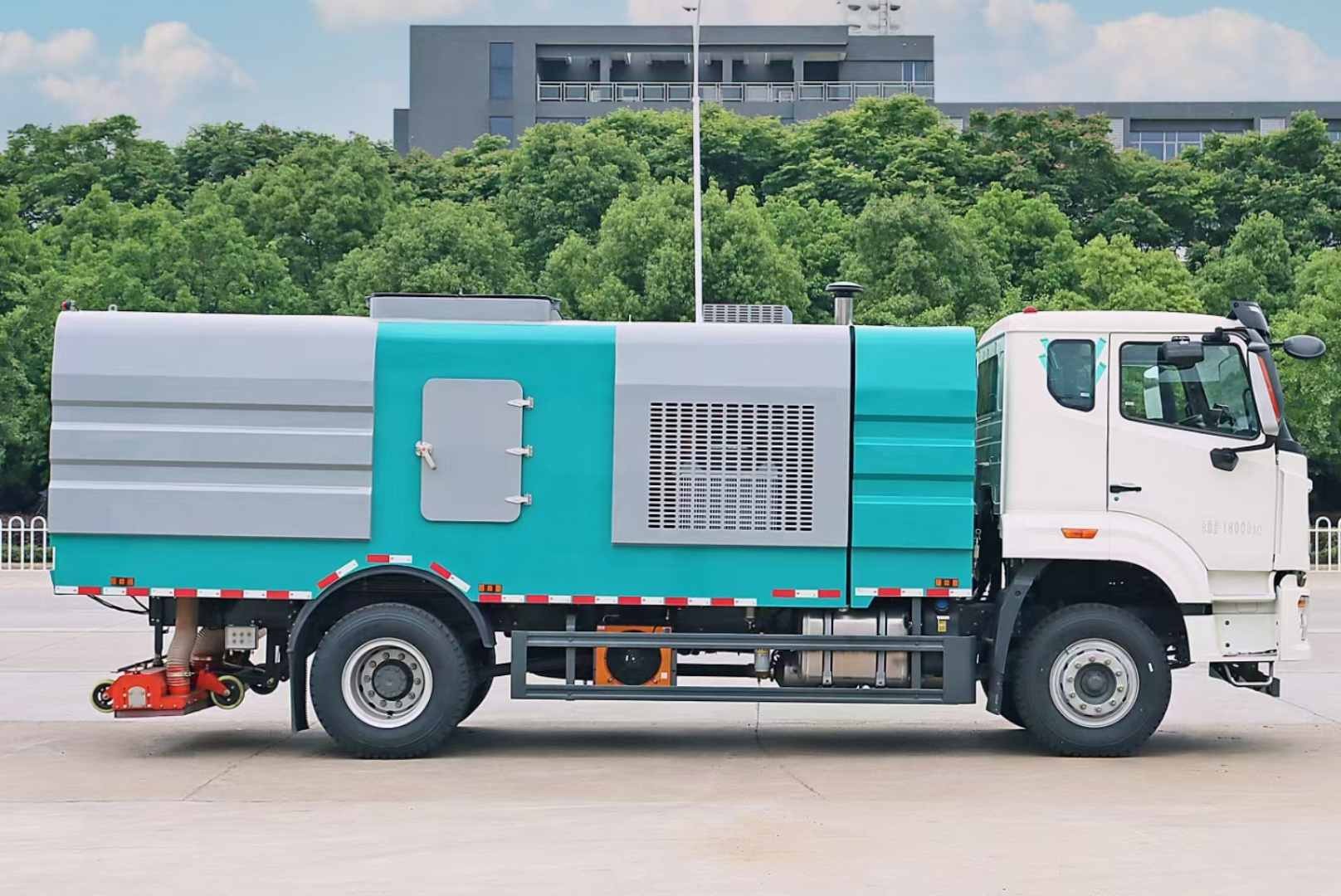 中國(guó)重汽豪沃吸塵車