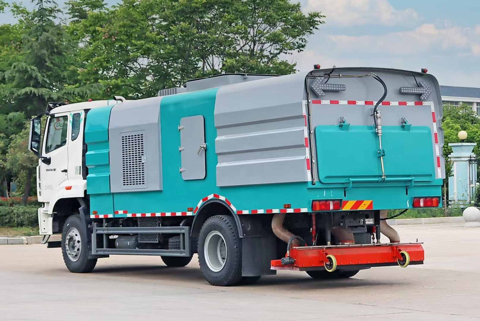 中國(guó)重汽豪沃吸塵車