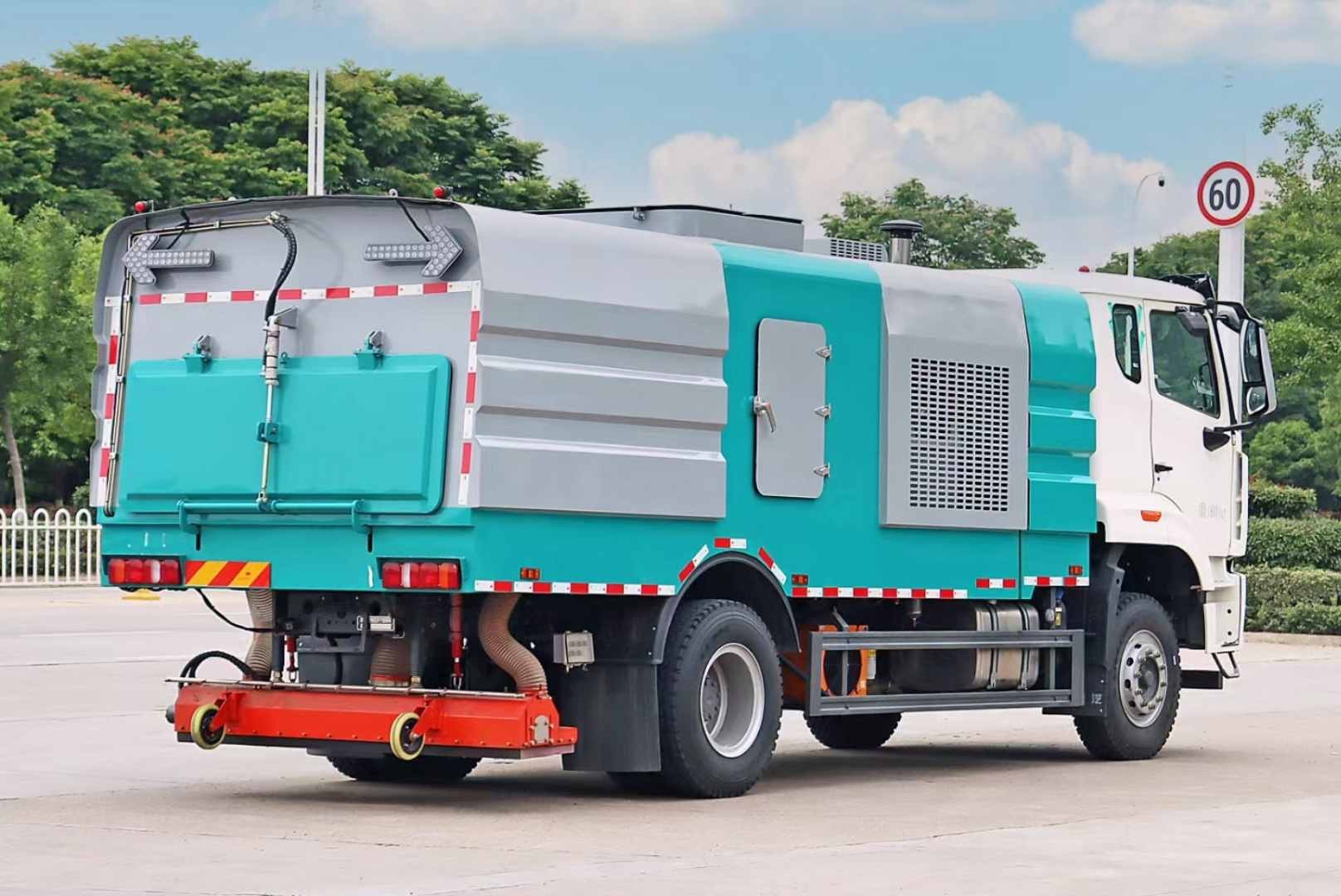 中國(guó)重汽豪沃吸塵車